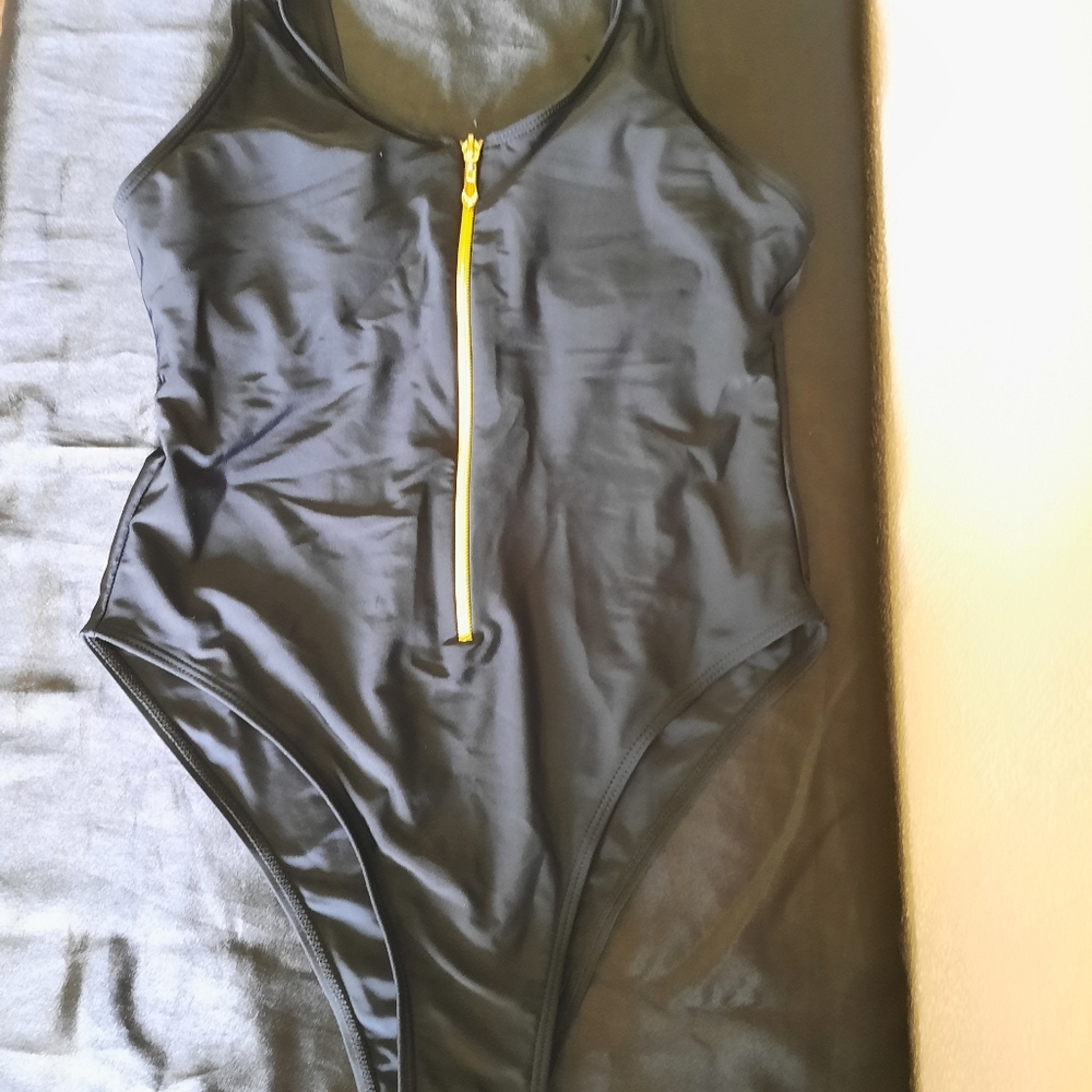 Women's size medium one piece bikini